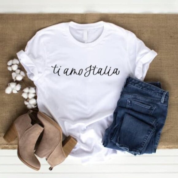 🇮🇹 "Te Amo Italia" Minimalist Tee - Declare Your Love for Italy! 🍕 - Picture 1 of 1